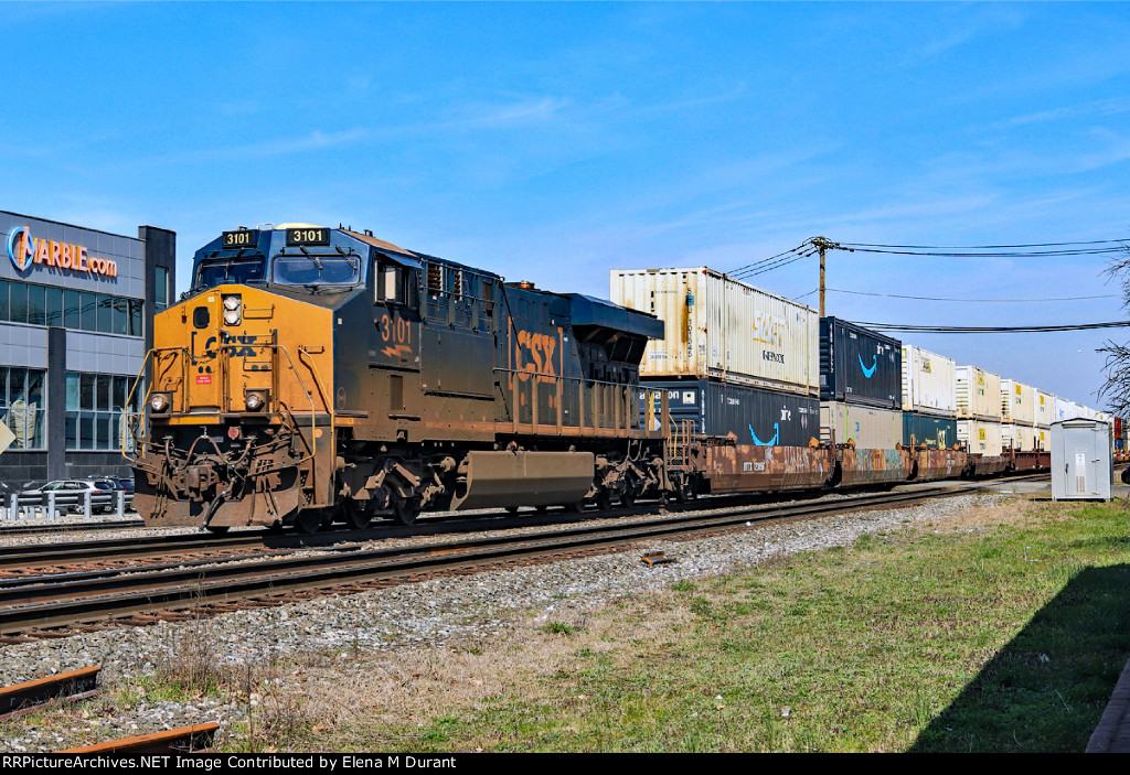 CSX 3101 on I-158